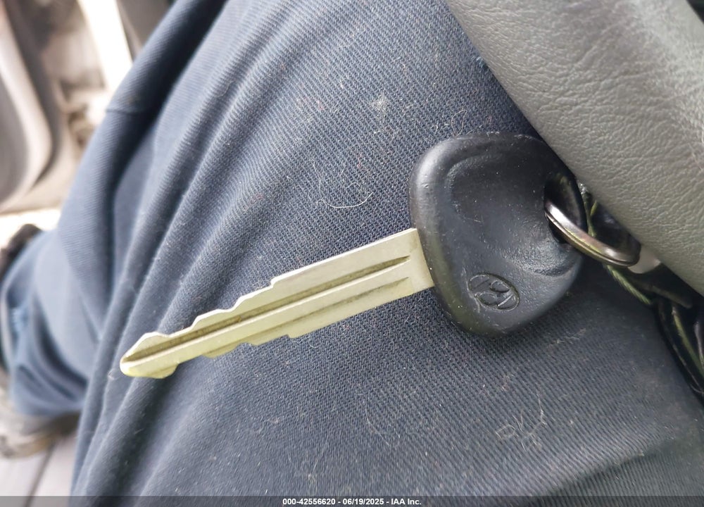 2005 HYUNDAI TUCSON GL VIN: KM8JM12B75U086898
