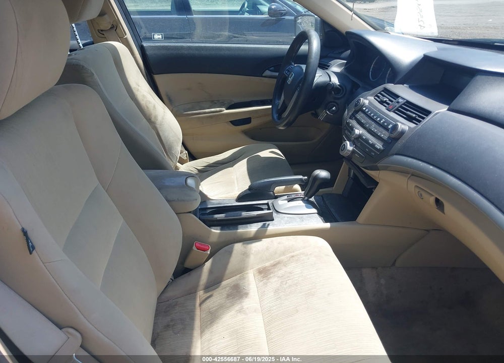 2011 HONDA ACCORD VIN: 1HGCP2F33BA011935