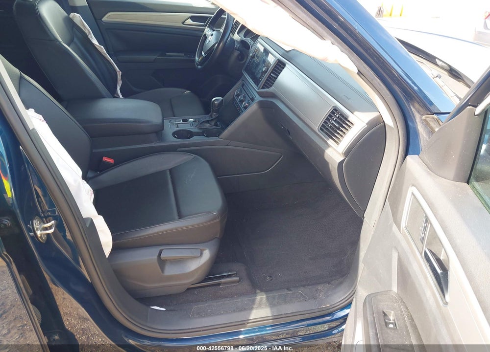 2018 VOLKSWAGEN ATLAS VIN: 1V2CR2CA1JC561003