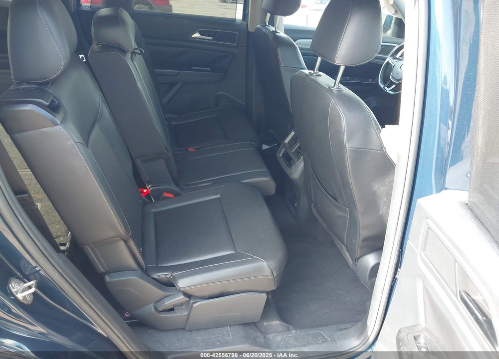 2018 VOLKSWAGEN ATLAS VIN: 1V2CR2CA1JC561003