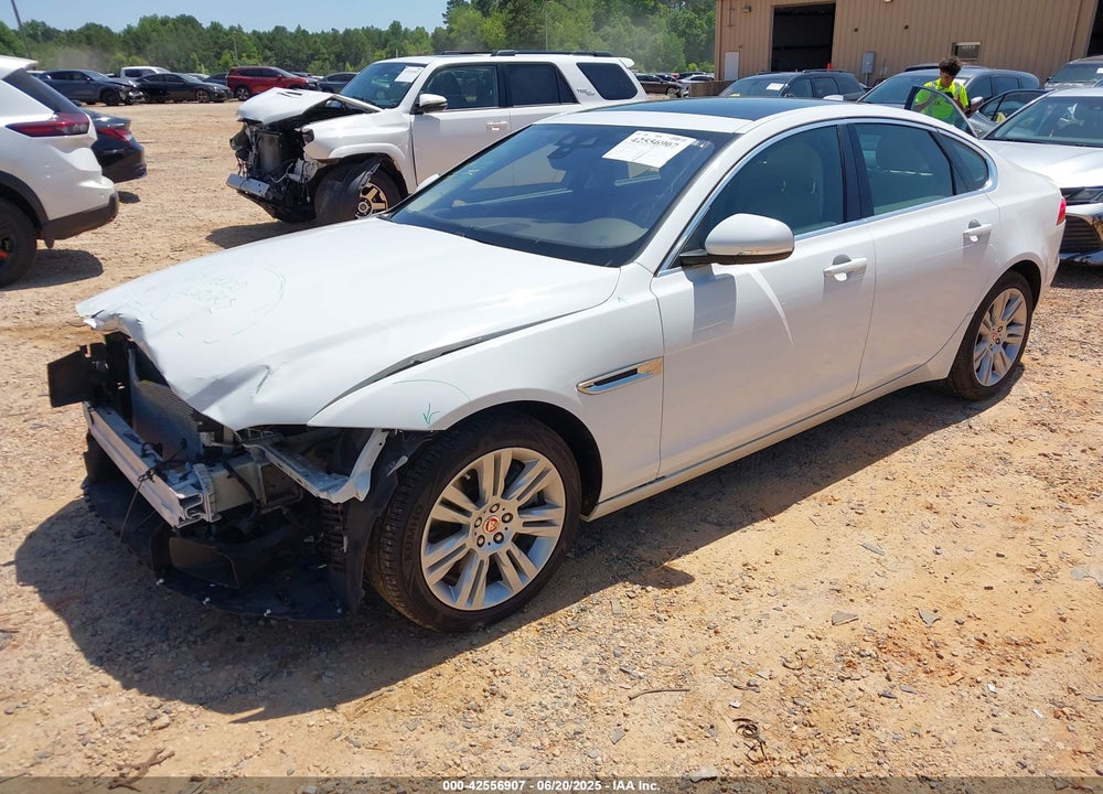 2017 JAGUAR XF VIN: SAJBD4BV3HCY43828