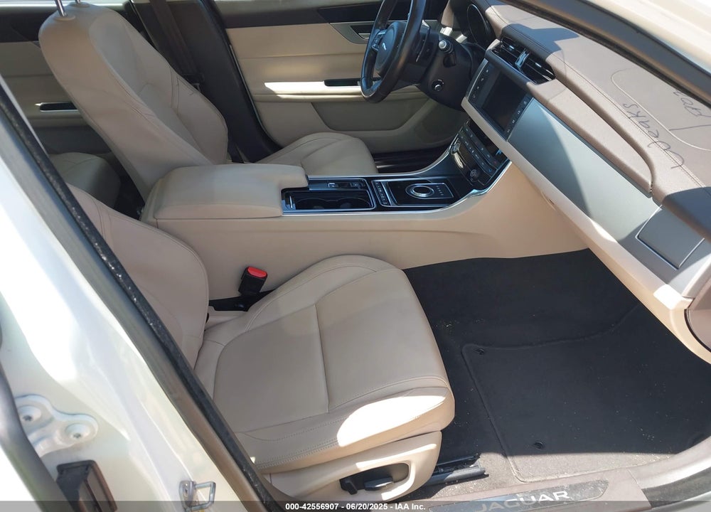 2017 JAGUAR XF VIN: SAJBD4BV3HCY43828