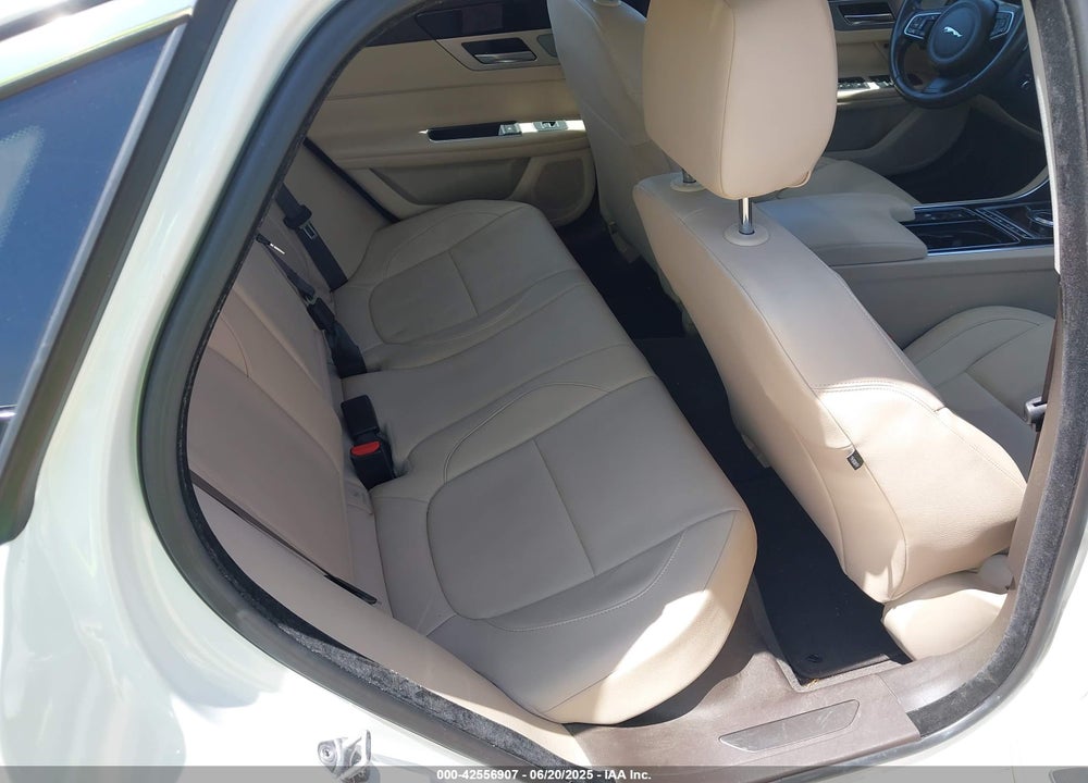 2017 JAGUAR XF VIN: SAJBD4BV3HCY43828