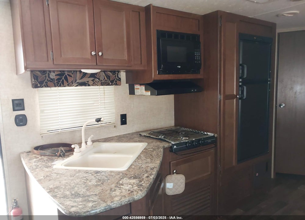 2016 KEYSTONE HIDEOUT 272LHS VIN: 4YDT27224G7205821