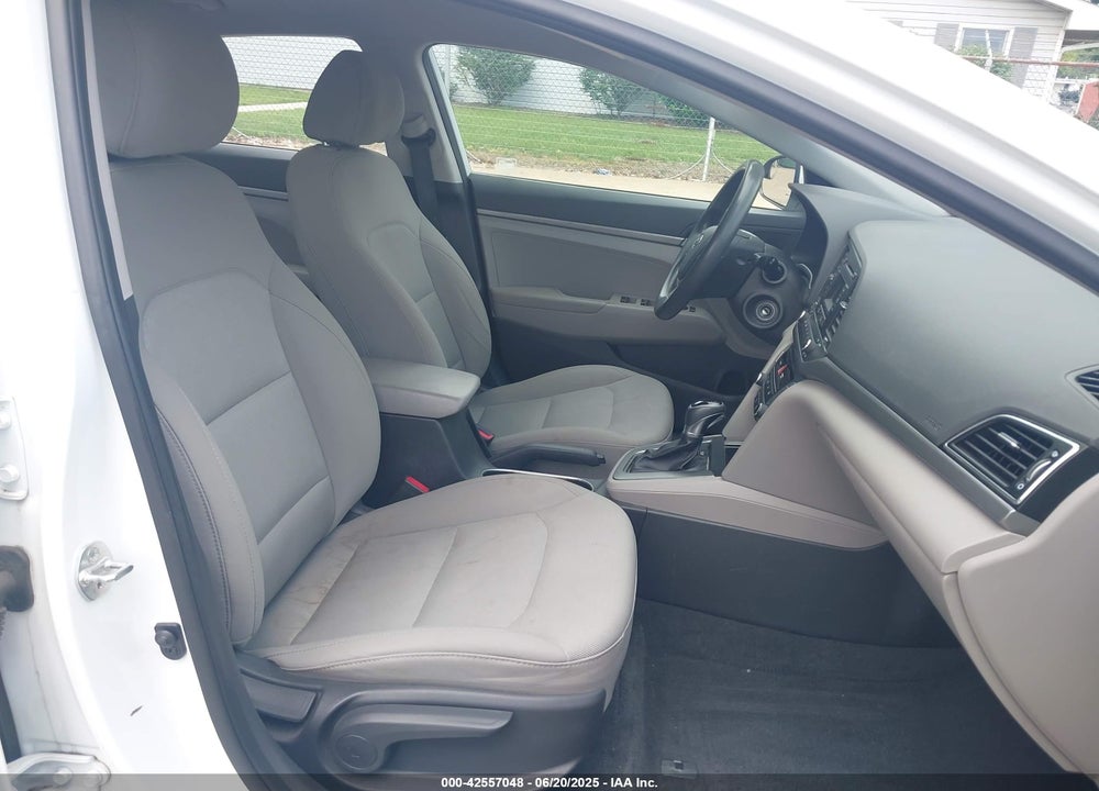2017 HYUNDAI ELANTRA VIN: 5NPD74LF6HH164114