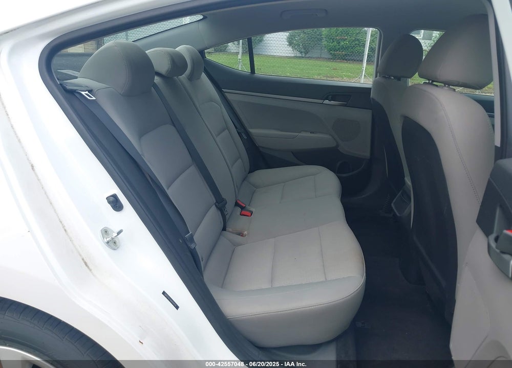 2017 HYUNDAI ELANTRA VIN: 5NPD74LF6HH164114