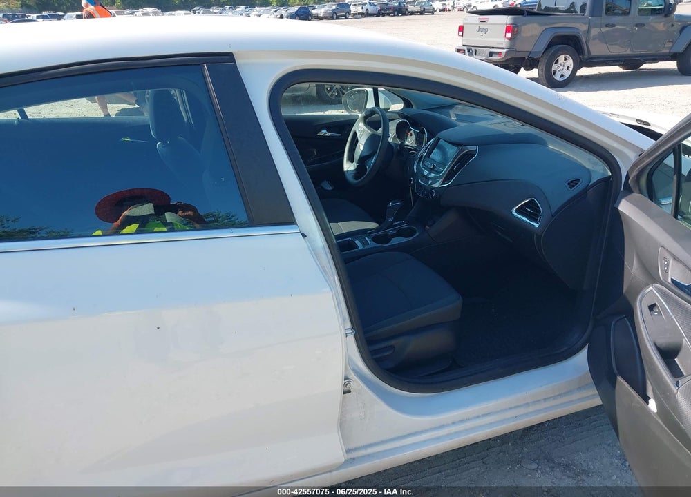 2019 CHEVROLET CRUZE VIN: 3G1BE6SM8KS531576
