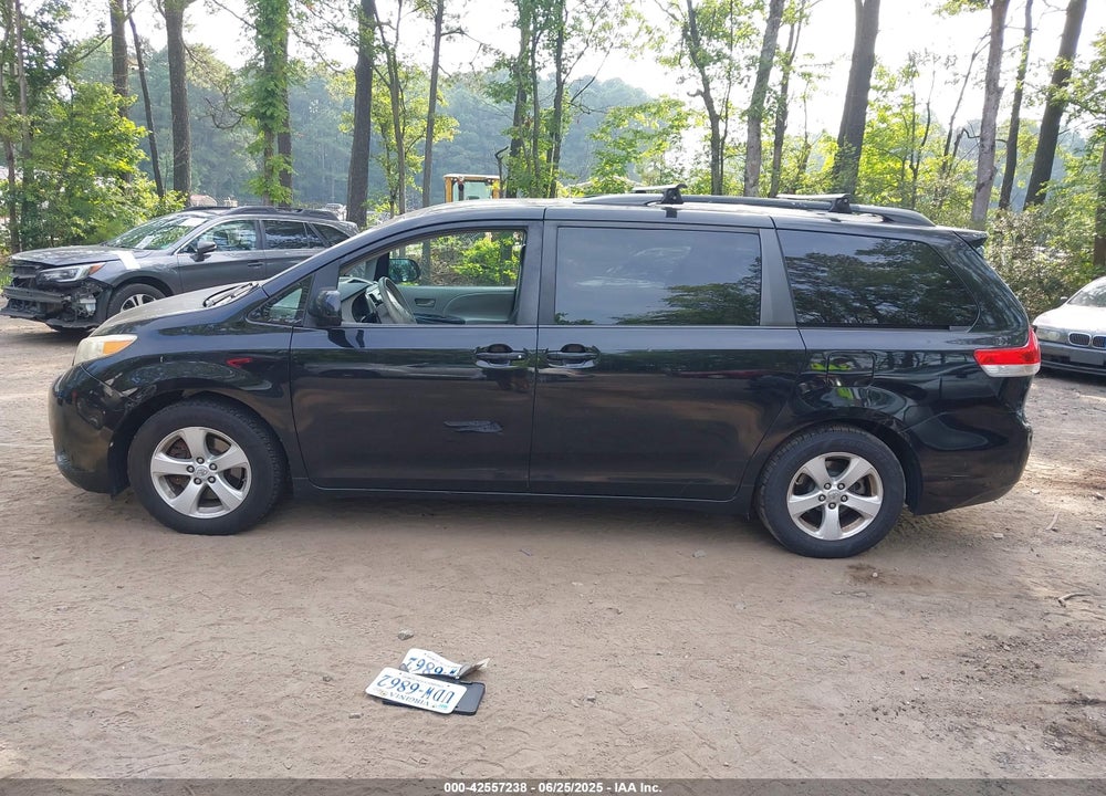 2011 TOYOTA SIENNA LE V6 VIN: 5TDKK3DC6BS139753