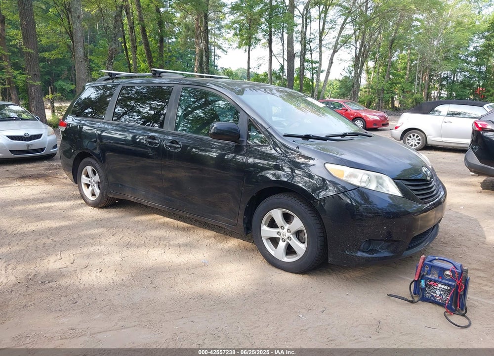 2011 TOYOTA SIENNA LE V6 VIN: 5TDKK3DC6BS139753