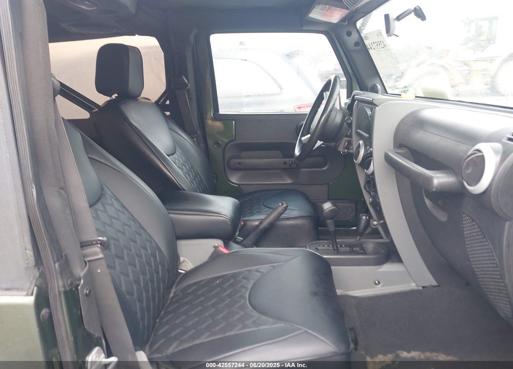 2008 JEEP WRANGLER SAHARA VIN: 1J4FA54118L653044