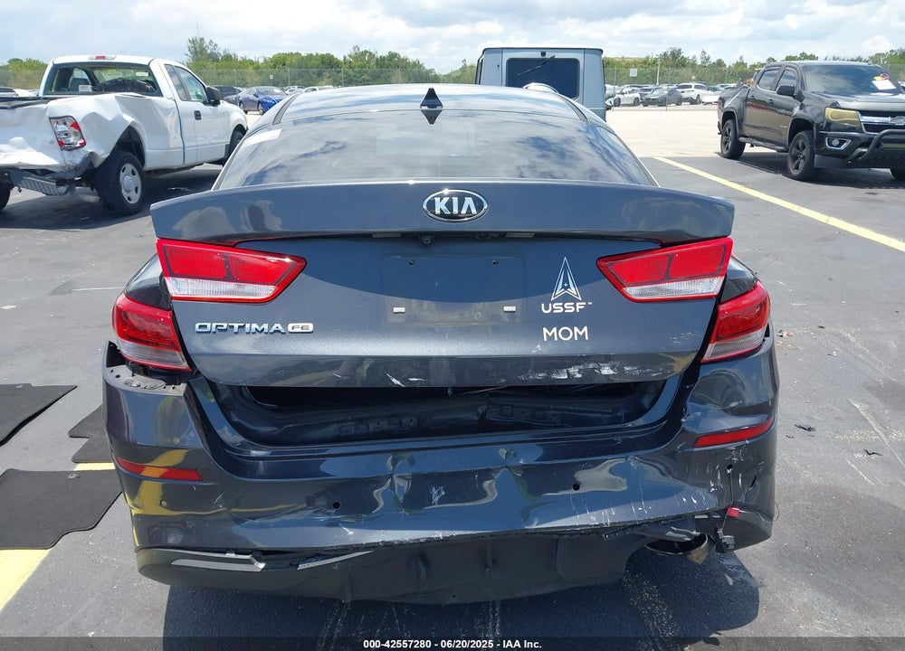 2019 KIA OPTIMA VIN: 5XXGT4L36KG307208