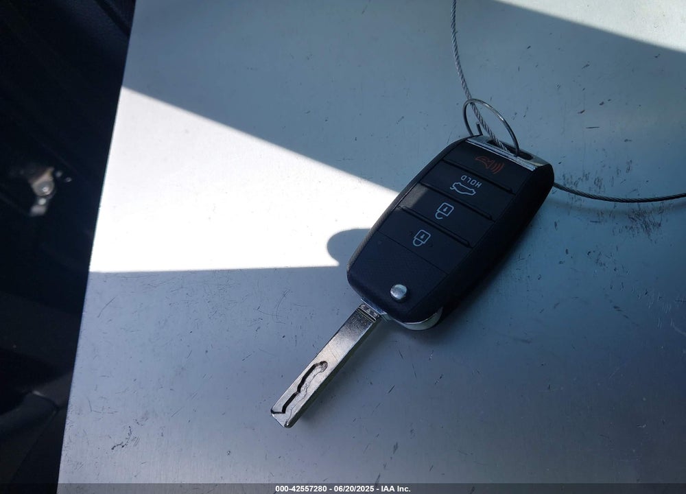 2019 KIA OPTIMA VIN: 5XXGT4L36KG307208