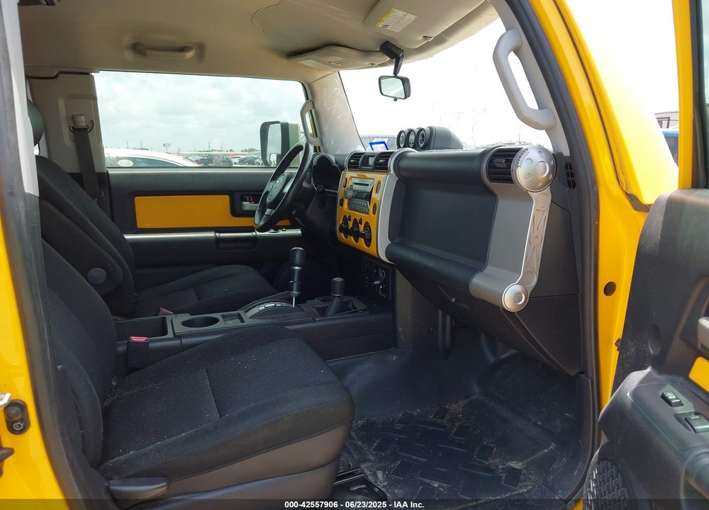 2007 TOYOTA FJ CRUISER VIN: JTEBU11F670087284