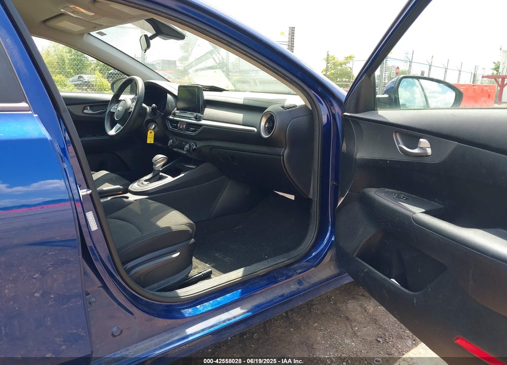 2019 KIA FORTE LXS VIN: 3KPF24AD3KE114646
