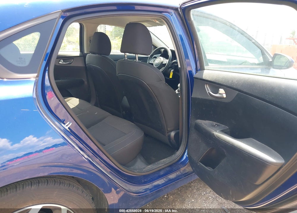 2019 KIA FORTE LXS VIN: 3KPF24AD3KE114646