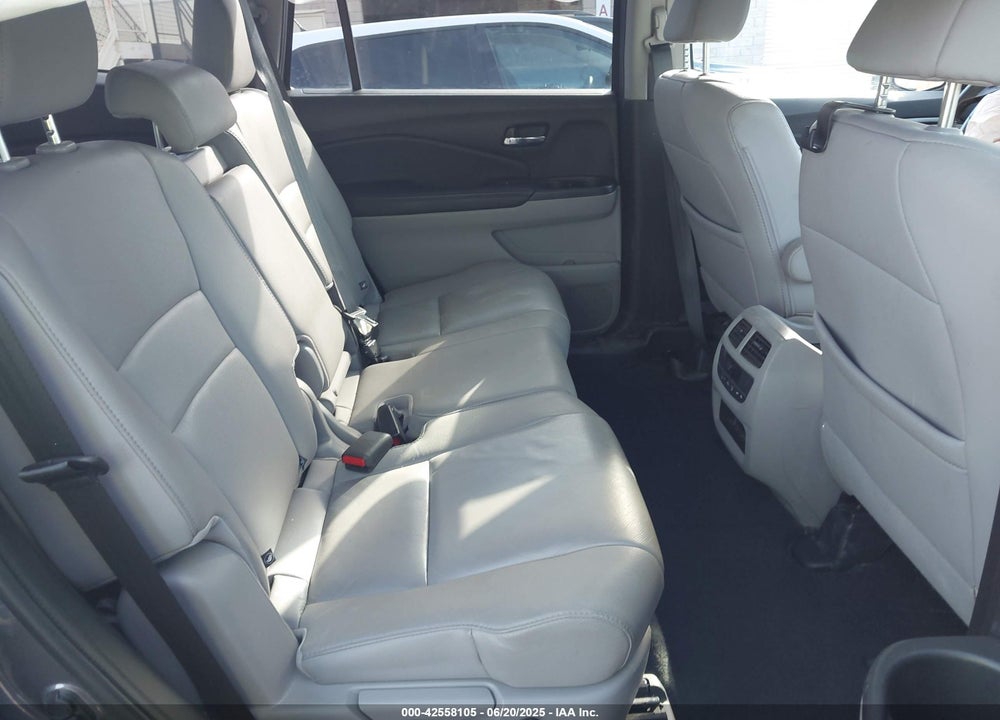 2018 HONDA PILOT VIN: 5FNYF6H52JB062393