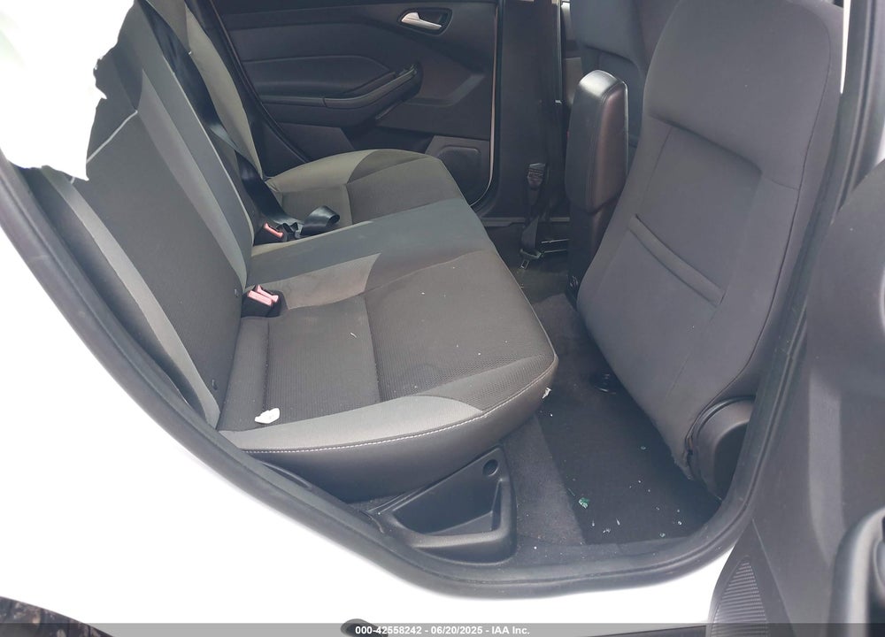 2014 FORD FOCUS VIN: 1FADP3F21EL145017