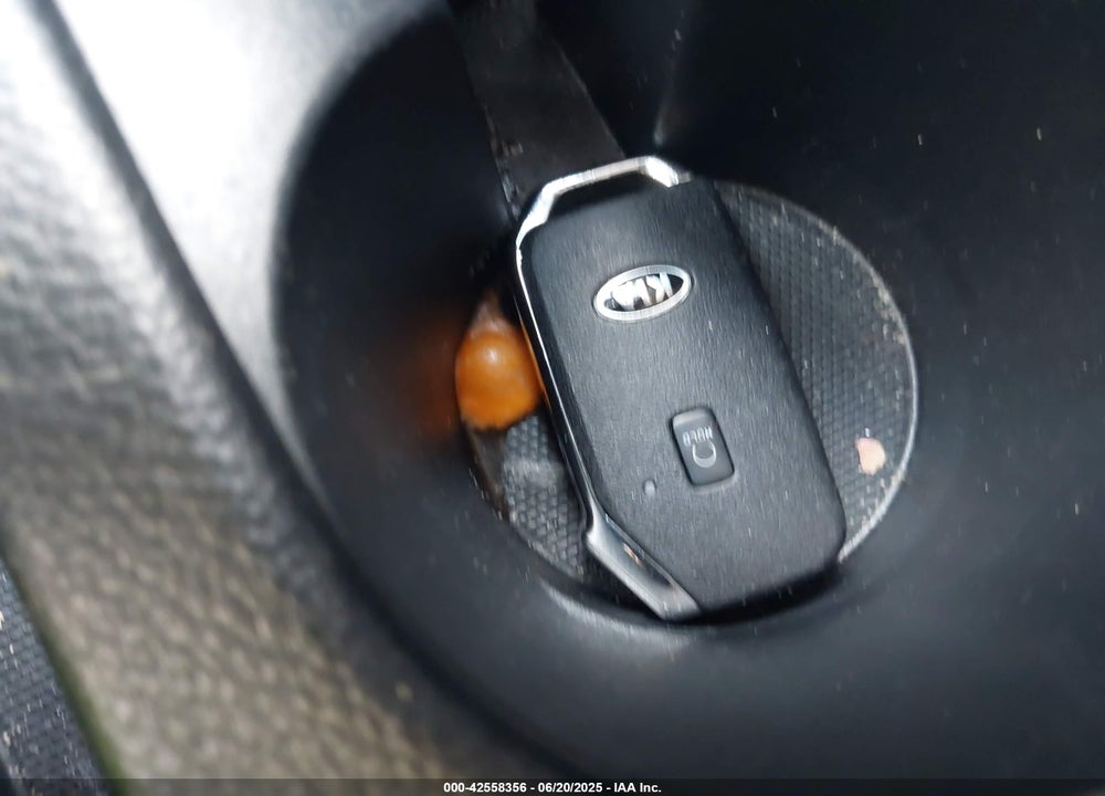 2021 KIA SELTOS VIN: KNDETCA29M7082113