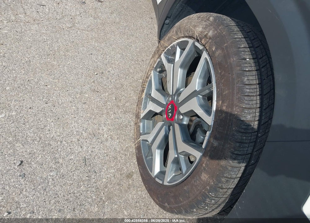 2021 KIA SELTOS VIN: KNDETCA29M7082113