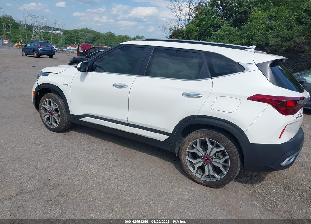 2021 KIA SELTOS VIN: KNDETCA29M7082113