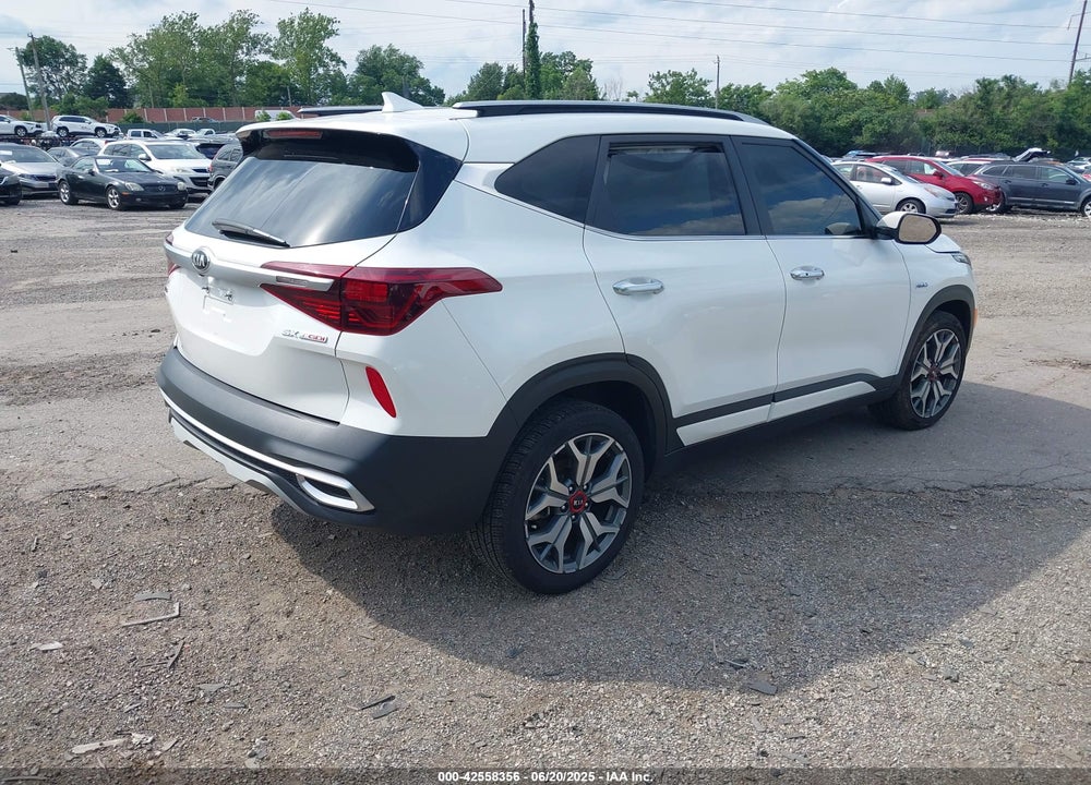 2021 KIA SELTOS VIN: KNDETCA29M7082113