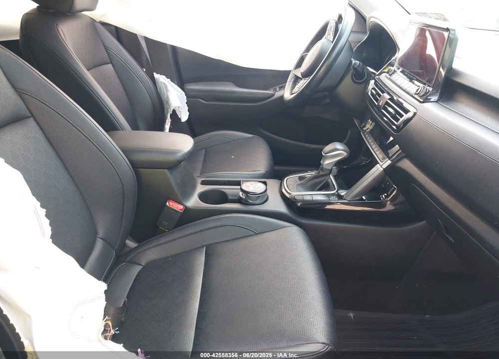 2021 KIA SELTOS VIN: KNDETCA29M7082113