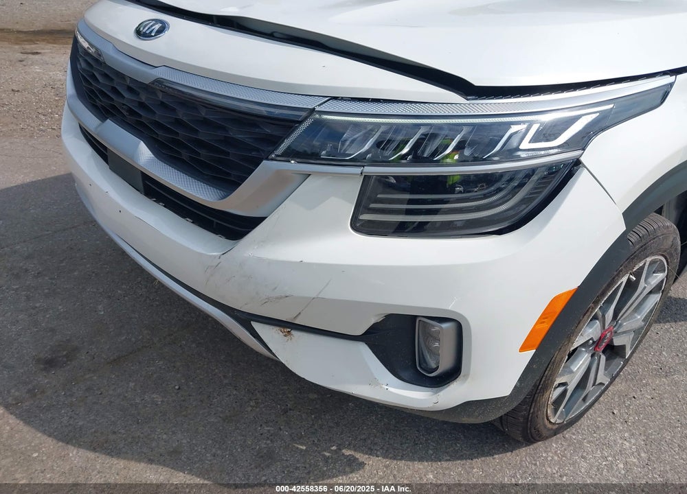2021 KIA SELTOS VIN: KNDETCA29M7082113
