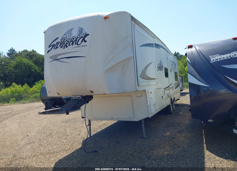 2011 CEDAR CREEK SILVERBACK SERIES M- VIN: 4X4FCRE24BS204365