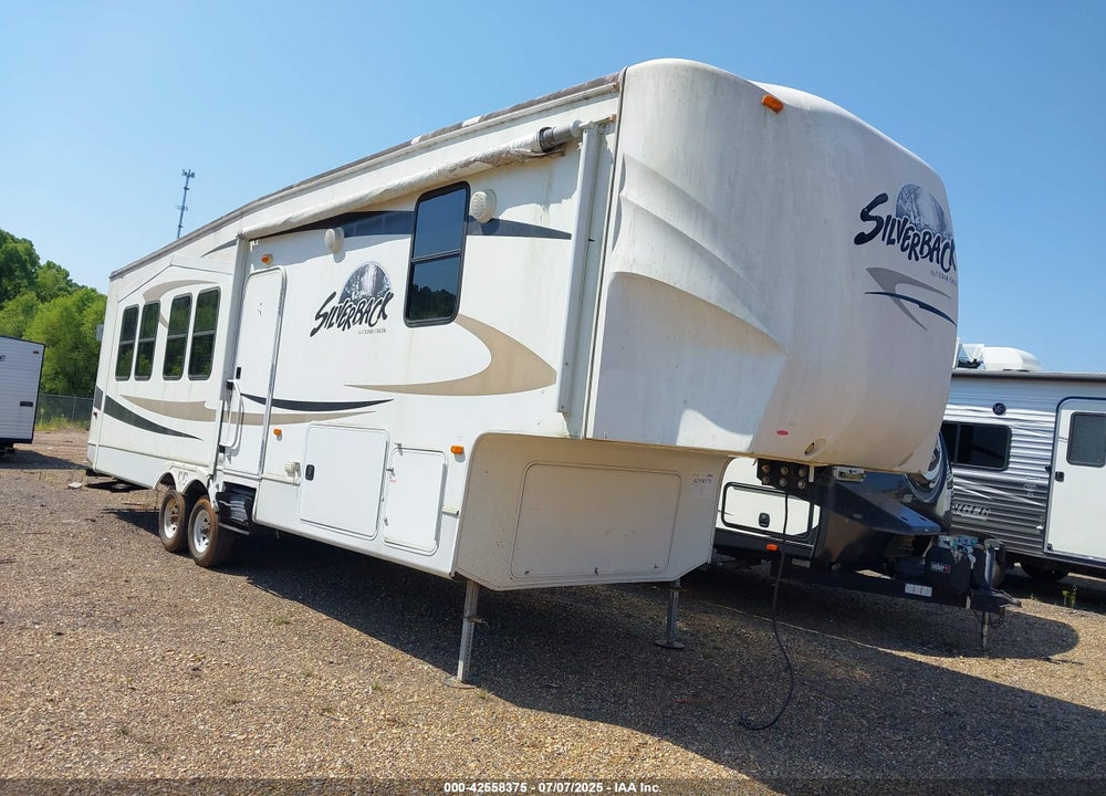 2011 CEDAR CREEK SILVERBACK SERIES M- VIN: 4X4FCRE24BS204365
