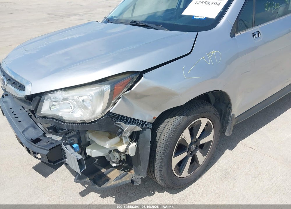 2018 SUBARU FORESTER VIN: JF2SJABC5JH588372