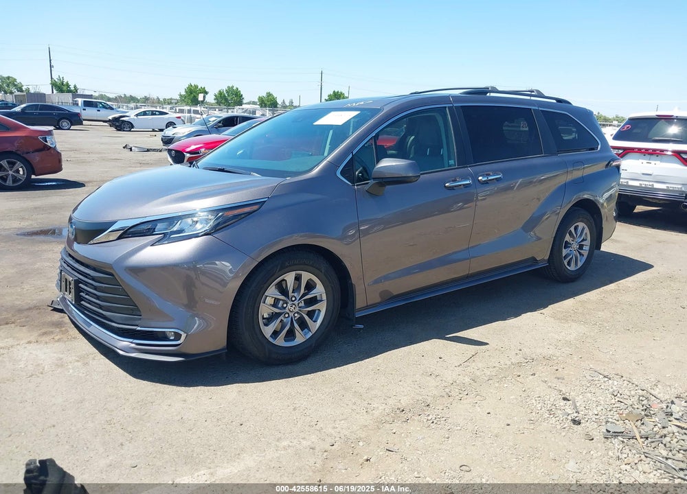 2023 TOYOTA SIENNA XLE VIN: 5TDJRKEC2PS149963