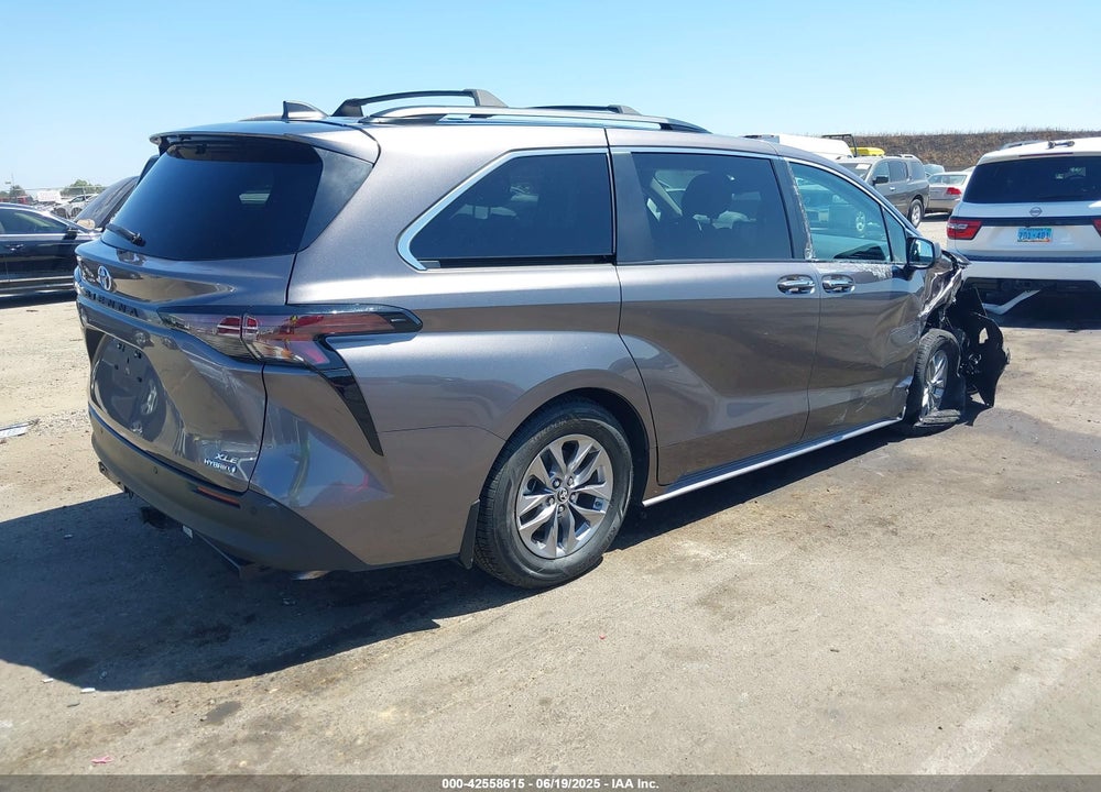 2023 TOYOTA SIENNA XLE VIN: 5TDJRKEC2PS149963