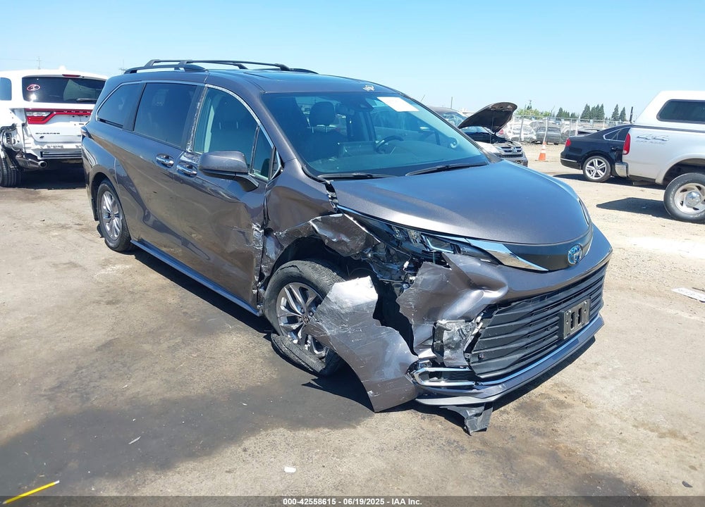 2023 TOYOTA SIENNA XLE VIN: 5TDJRKEC2PS149963