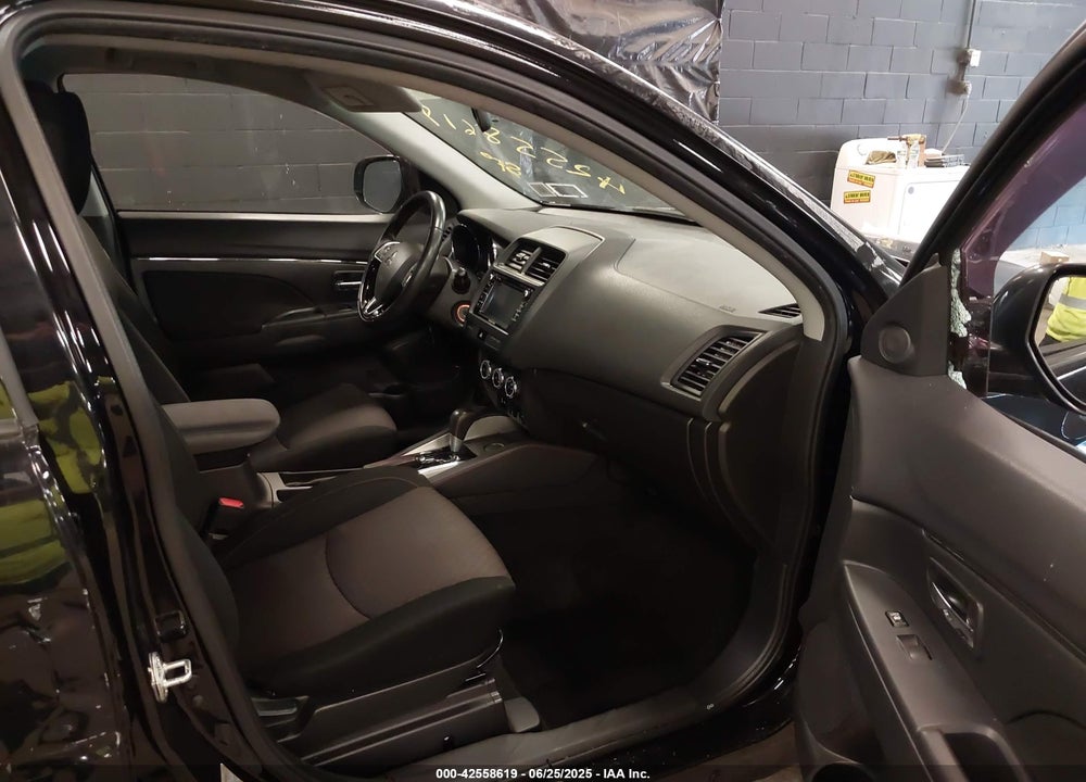 2018 MITSUBISHI OUTLANDER SPORT VIN: JA4AP3AU8JZ024640