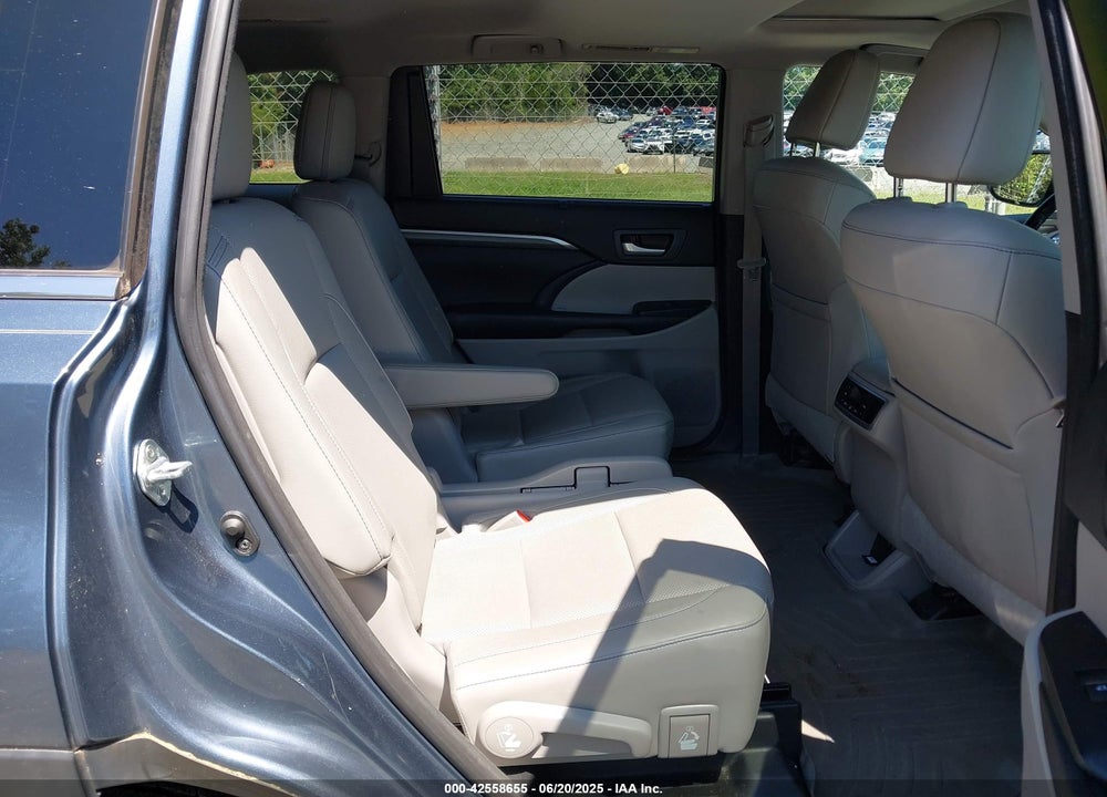 2017 TOYOTA HIGHLANDER VIN: 5TDYZRFH5HS211505