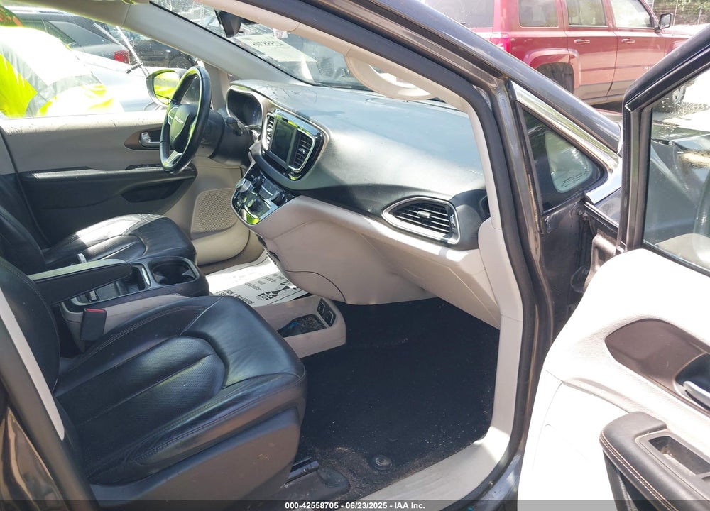 2018 CHRYSLER PACIFICA TOURING L VIN: 2C4RC1BGXJR152017