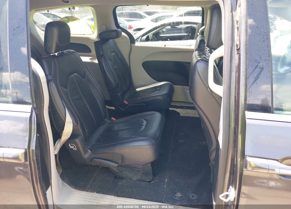 2018 CHRYSLER PACIFICA TOURING L VIN: 2C4RC1BGXJR152017