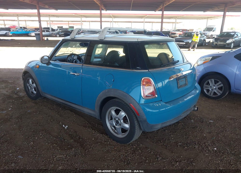 2008 MINI COOPER VIN: WMWMF33538TU66389