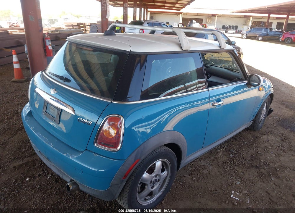2008 MINI COOPER VIN: WMWMF33538TU66389