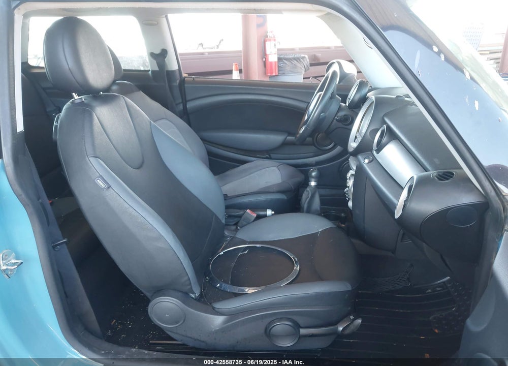 2008 MINI COOPER VIN: WMWMF33538TU66389