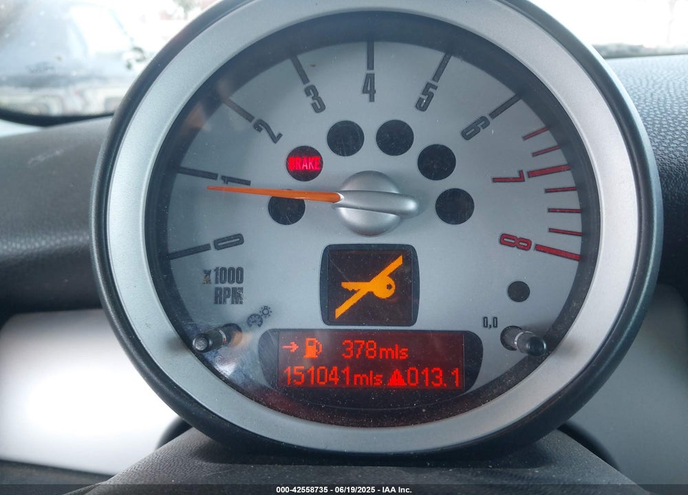 2008 MINI COOPER VIN: WMWMF33538TU66389