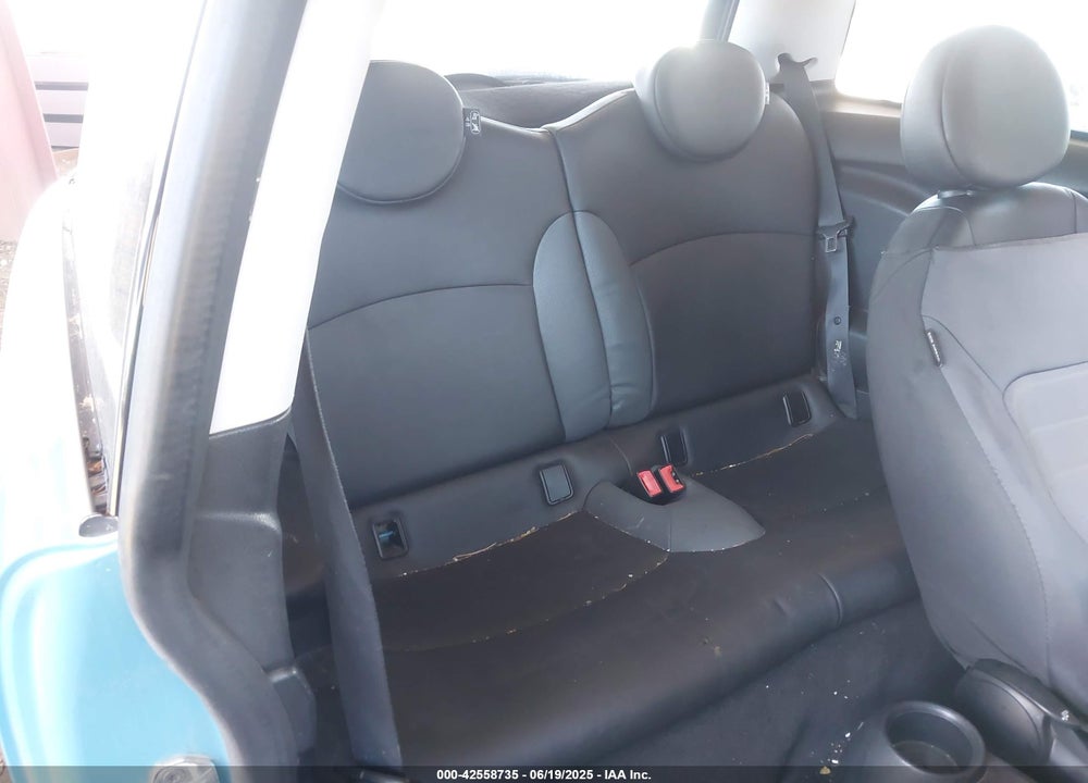 2008 MINI COOPER VIN: WMWMF33538TU66389