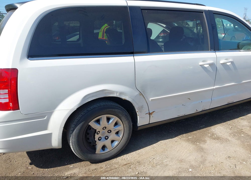 2009 CHRYSLER TOWN & COUNTRY LX VIN: 2A8HR44E99R616054