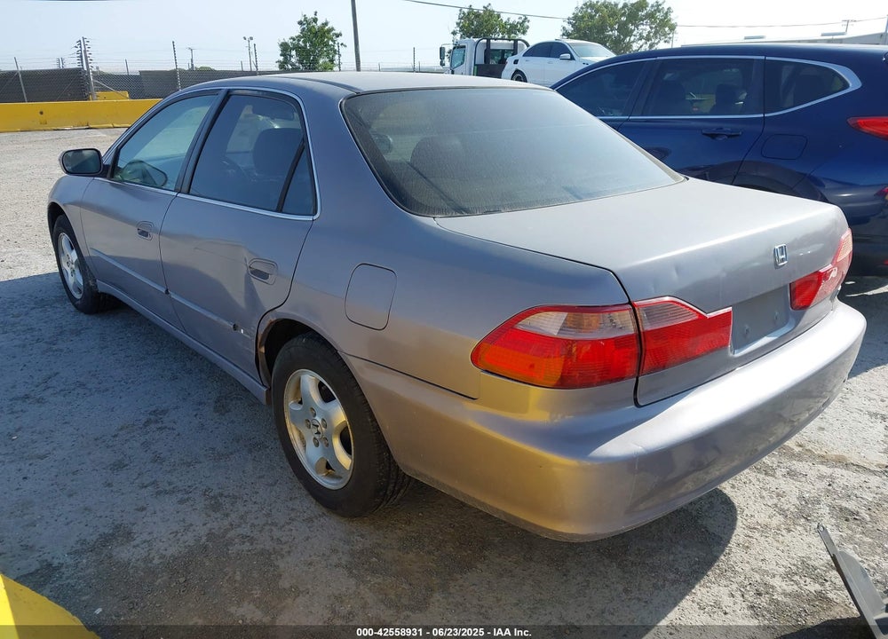 2000 HONDA ACCORD 3.0 EX VIN: 1HGCG1650YA005448