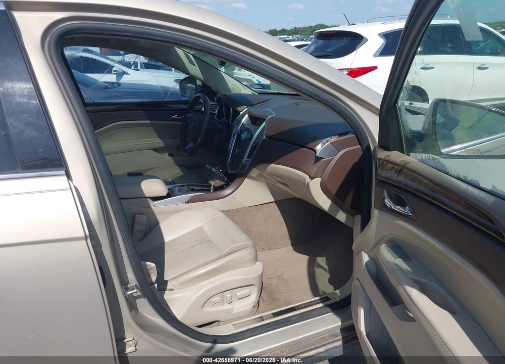 2011 CADILLAC SRX LUXURY COLLECTION VIN: 3GYFNAEY1BS618689
