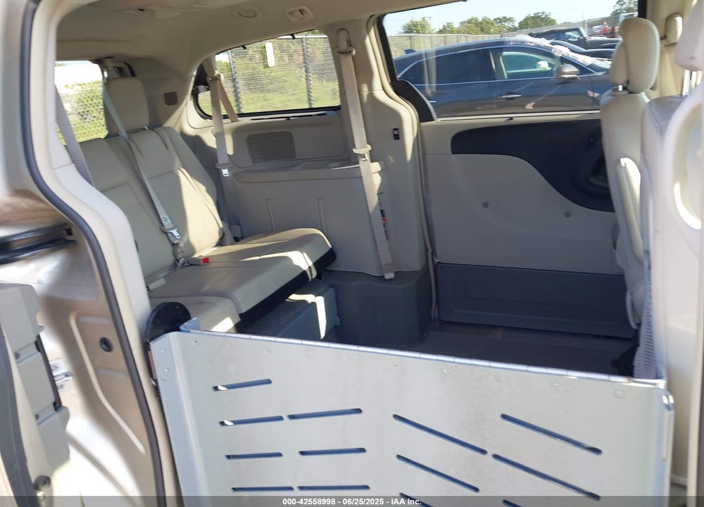 2014 CHRYSLER TOWN & COUNTRY TOURING VIN: 2C4RC1BG1ER285917