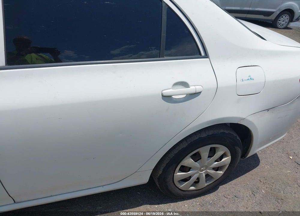 2009 TOYOTA COROLLA VIN: JTDBL40E999032117
