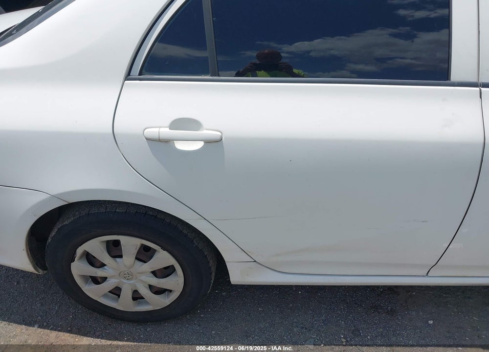 2009 TOYOTA COROLLA VIN: JTDBL40E999032117