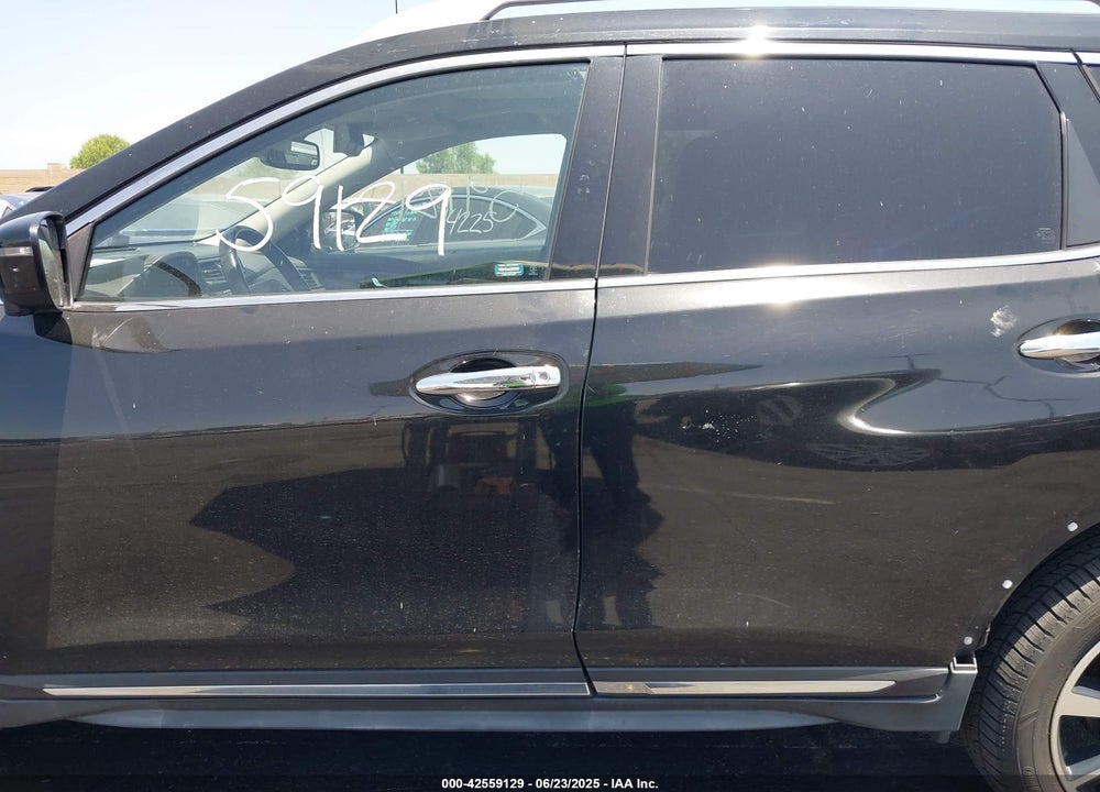 2018 NISSAN ROGUE VIN: JN8AT2MV6JW327096