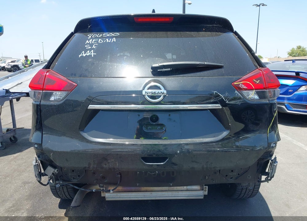 2018 NISSAN ROGUE VIN: JN8AT2MV6JW327096